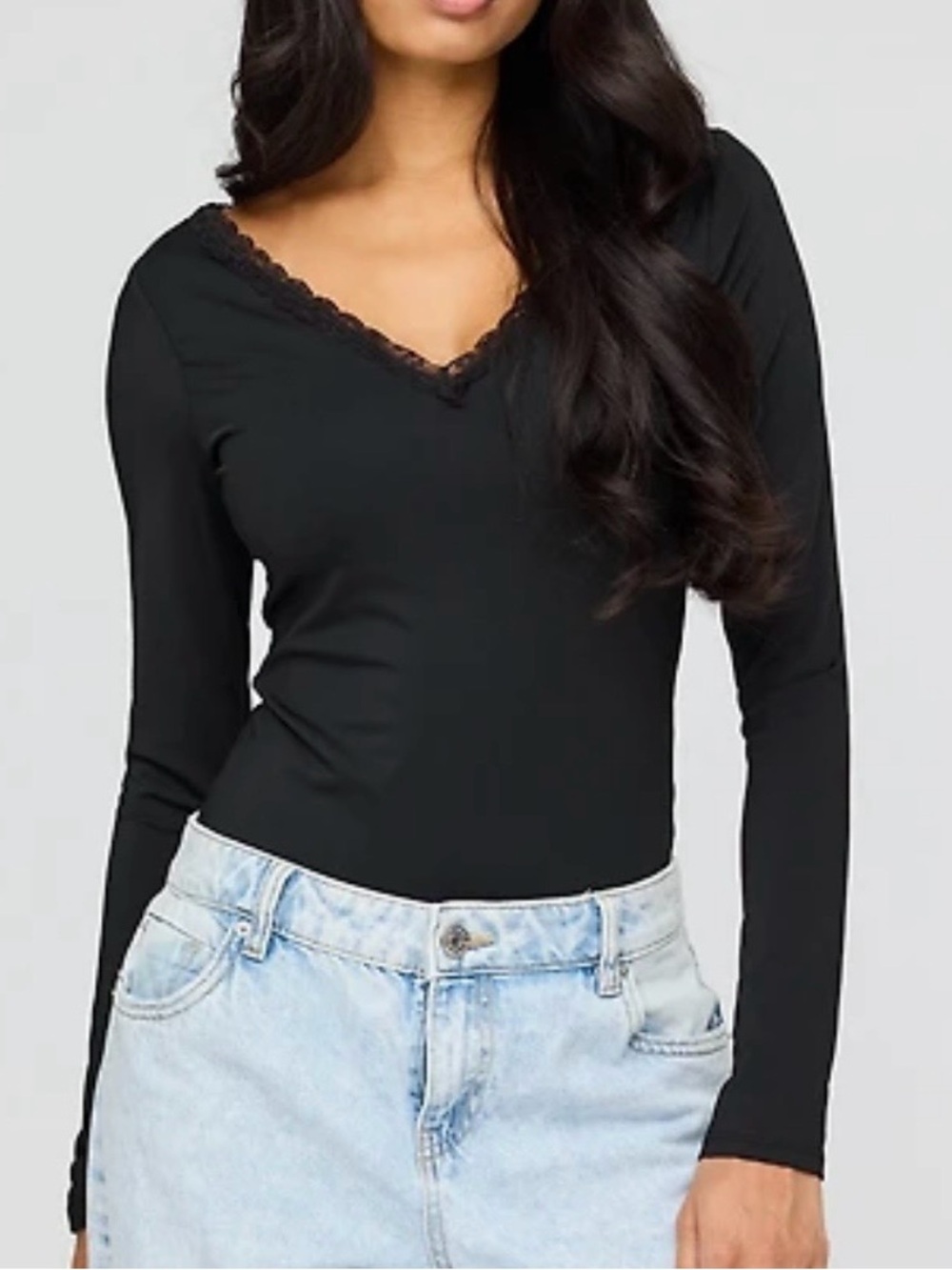 American Eagle- Ladies' Black Lace-Trim V-Neck Long Sleeve Top
Size L